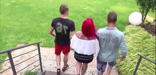 Rothaarige Tattoo Bitch Red Storm beim Dreier mit 2 Usern